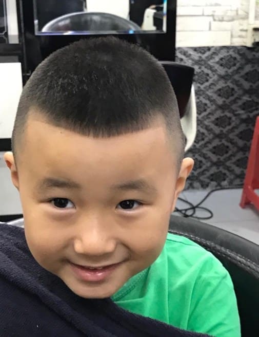 Giúp bố mẹ chọn kiểu tóc đẹp cho bé trai 23 - đầu đinh