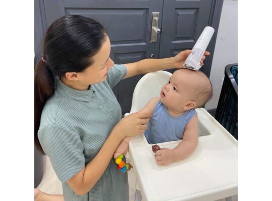tông đơ cắt tóc cho bé Moaz BÉBÉ