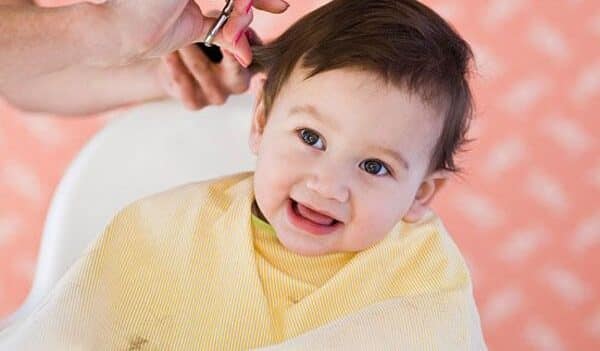 Cách dùng tông đơ cắt tóc cho bé