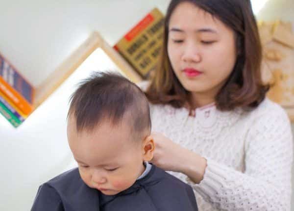 Cách sử dụng tông đơ cắt tóc cho bé