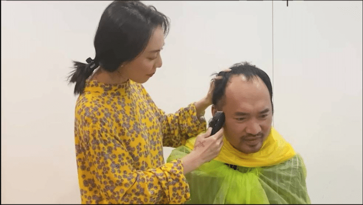 Chùm ảnh cắt tóc tại nhà mùa dịch của hàng loạt sao việt 16 - sao viet